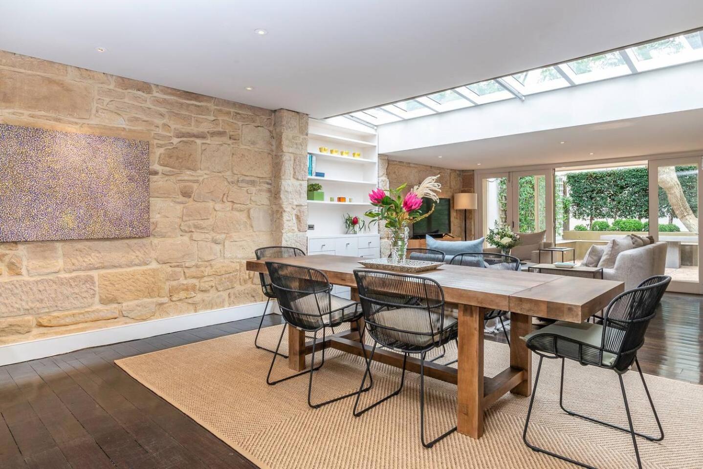 Elegant Paddington Sandstone With Parking Holiday home