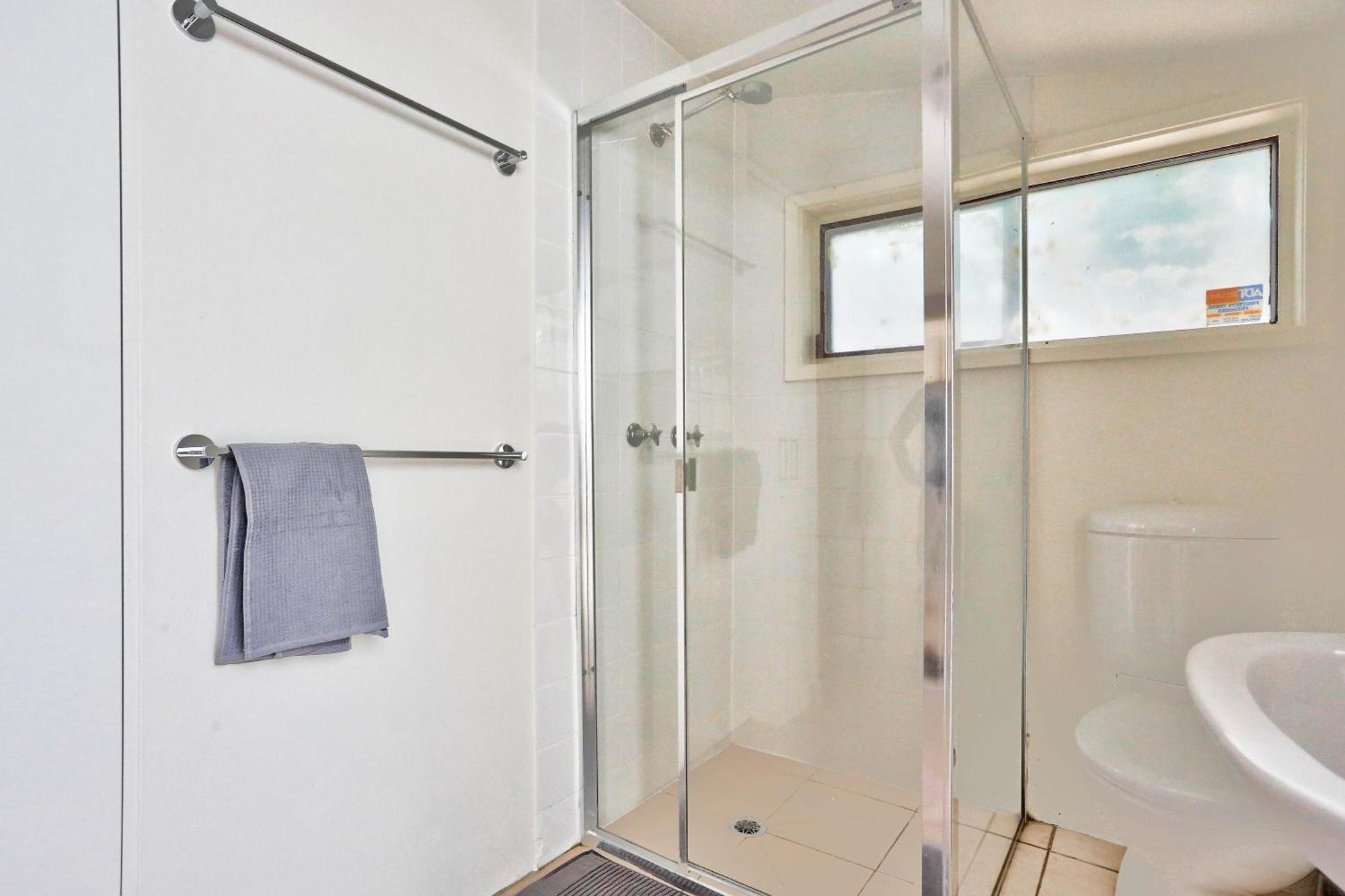 Delightful 2 Bedroom House Forest 2 E-bikes Included Holiday home Sydney