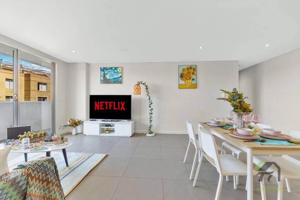 Gogh's In Parramatta Apartment