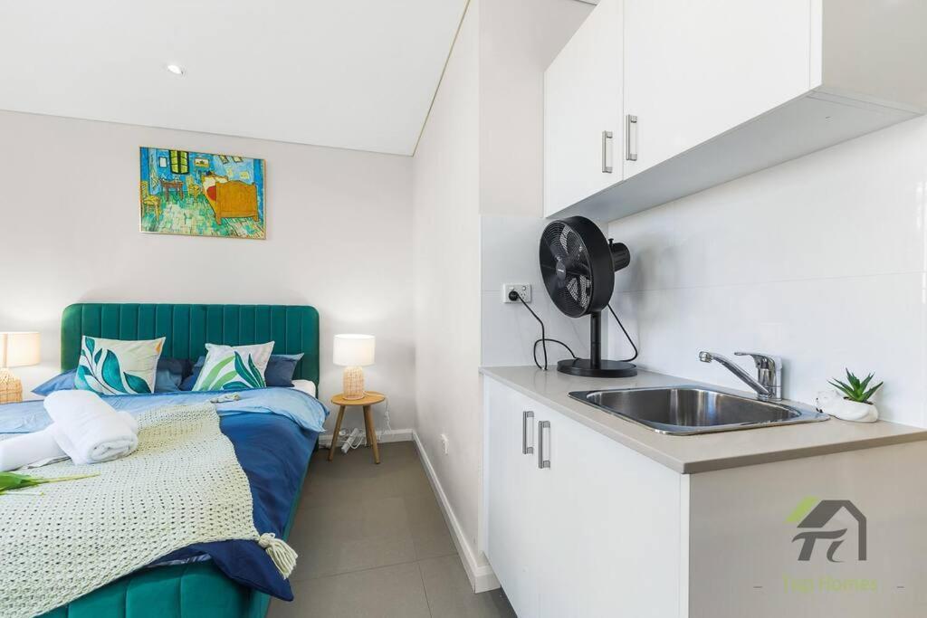 Gogh's In Parramatta Apartment Sydney