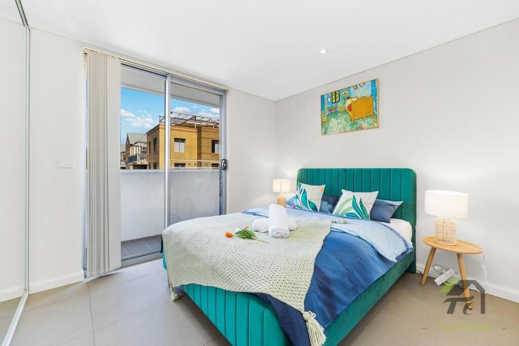 Gogh's In Parramatta Apartment Sydney