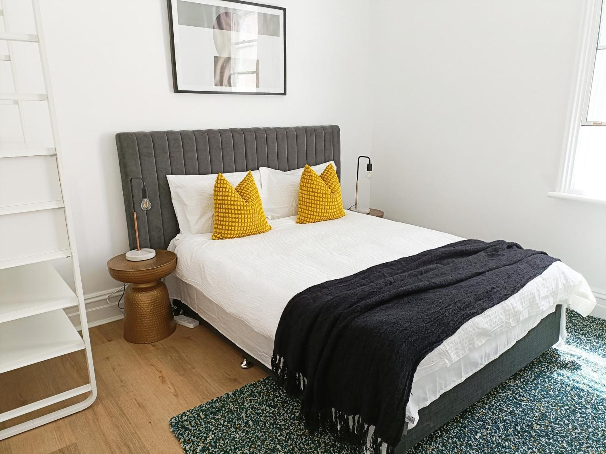 Beautiful Queen 1min Walk To Station With 60inch Tv Sydney