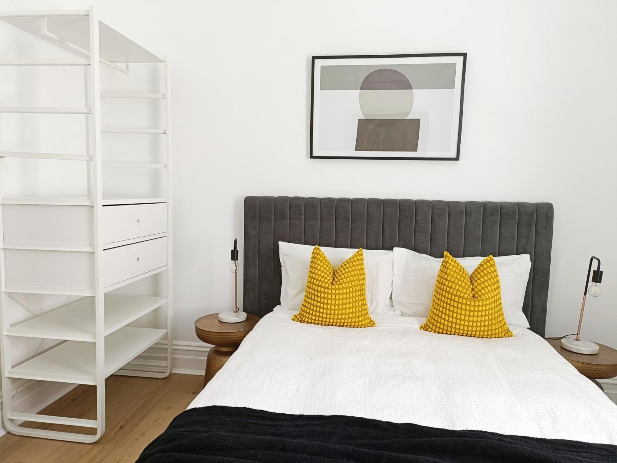 Beautiful Queen 1min Walk To Station With 60inch Tv Homestay