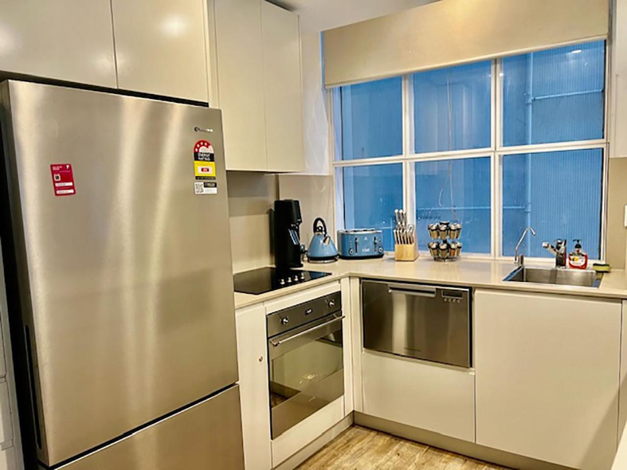 Downtown Cbd Executive With Pool Apartment Sydney