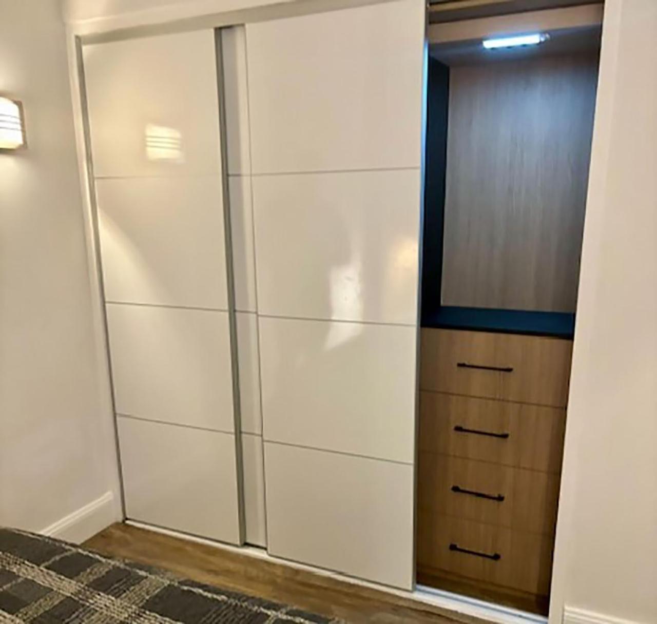Downtown Cbd Executive With Pool Apartment