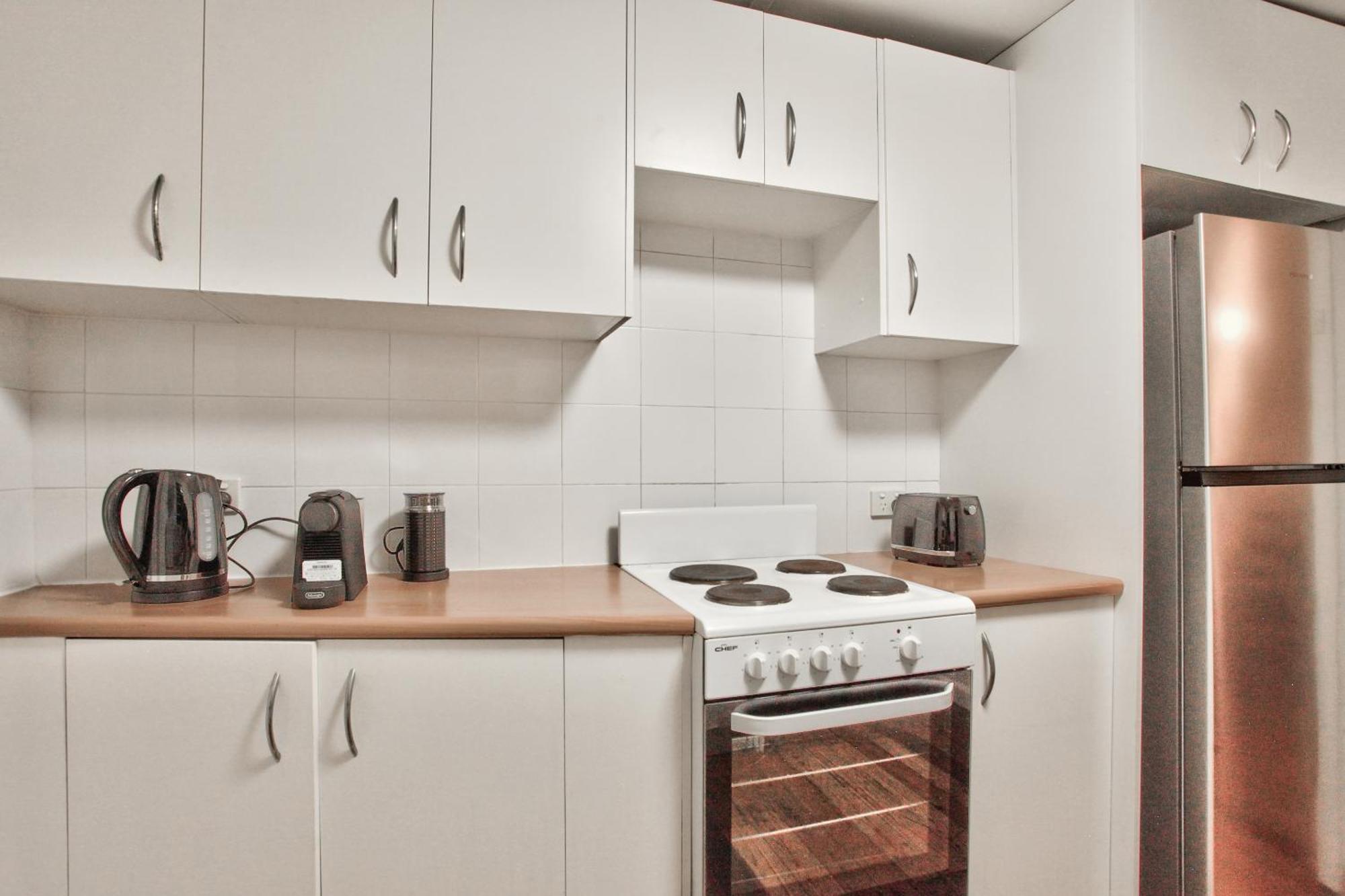 Apartment Stylish 3-bedroom Near Darling Harbour - Free E-bikes! Sydney
