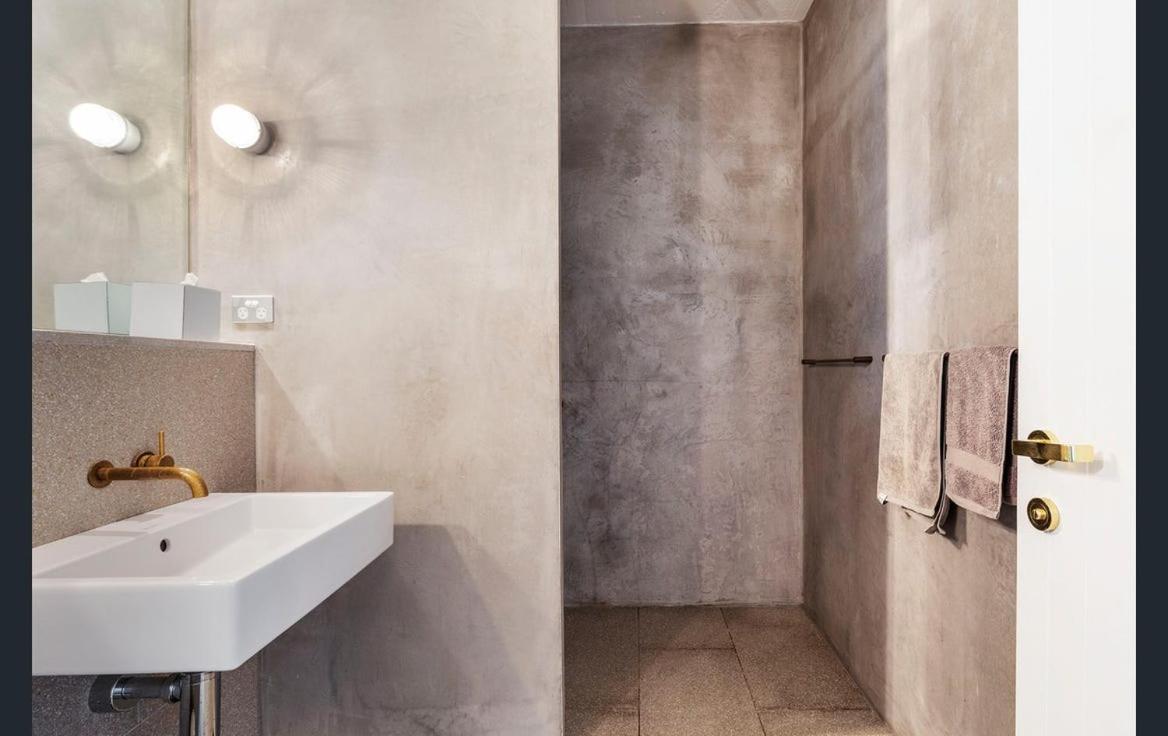 Spacious Darlinghurst Apartment Sydney