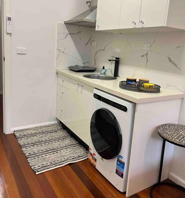 Apartment Great Value + Convenient Location *