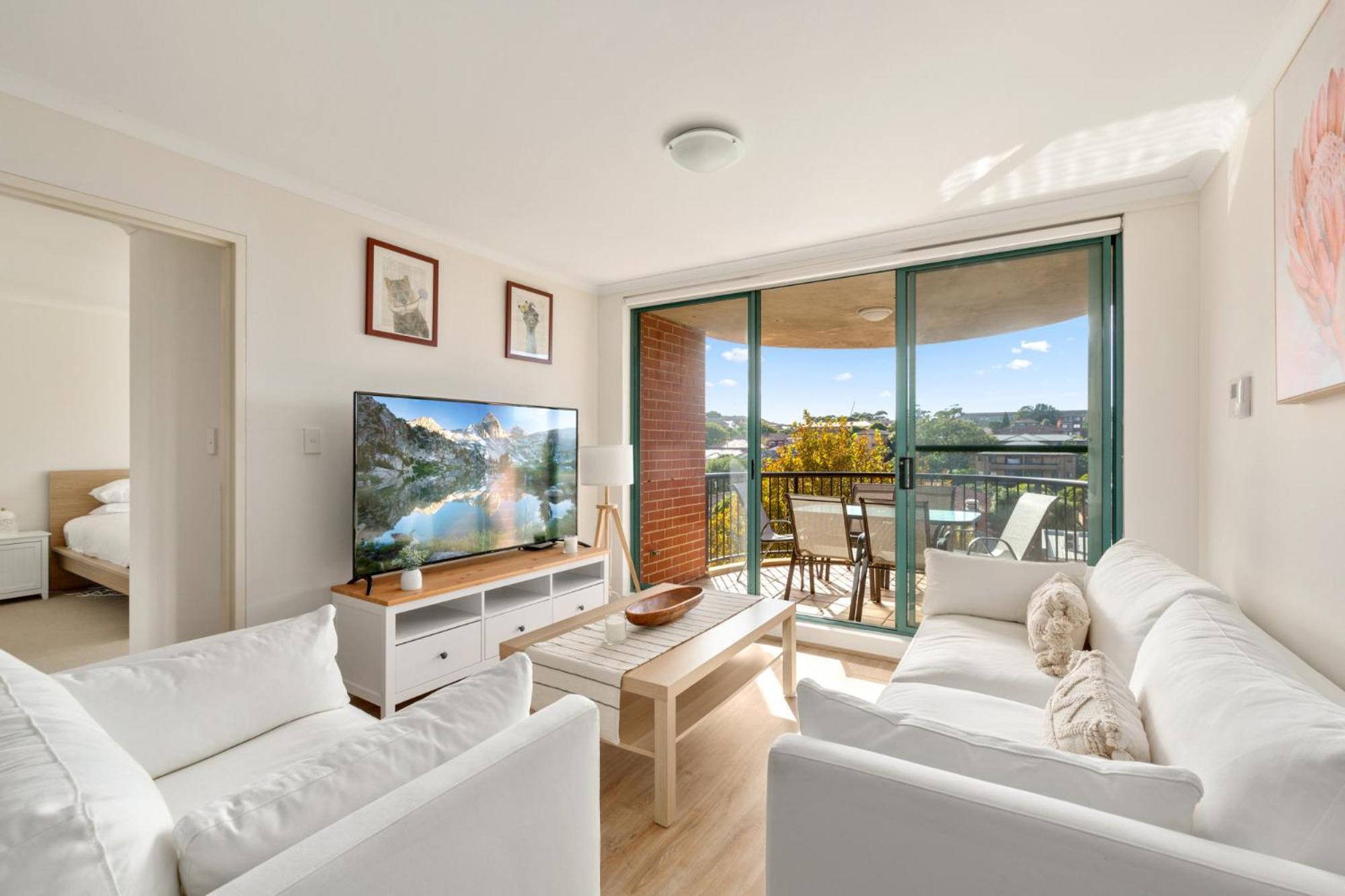 Spacious 3-bed With Alfresco Dining By Amenities Apartment Sydney