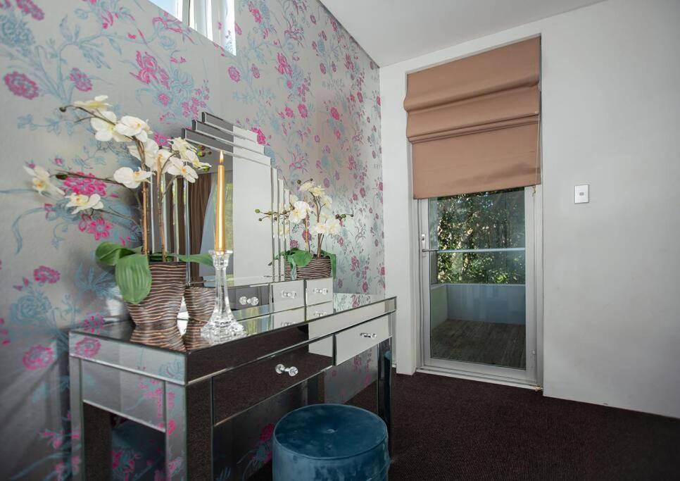 Exquisite Family Near Coogee Villa