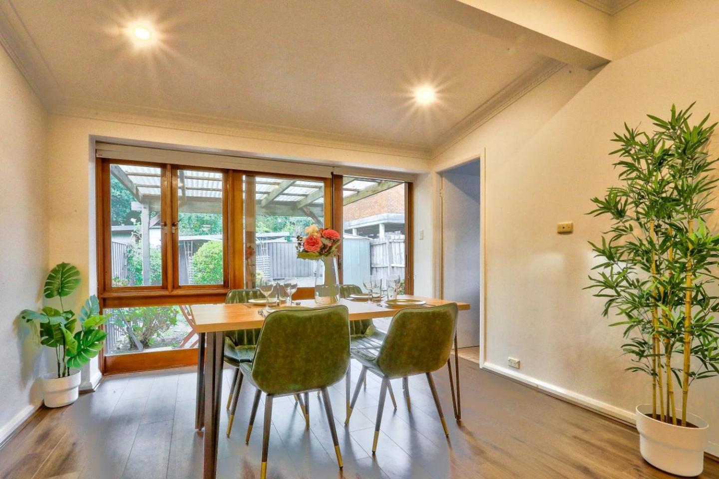 Spacious 3 Bedroom On The Edge Of Downtown Herford St 2 E-bikes Included * Sydney