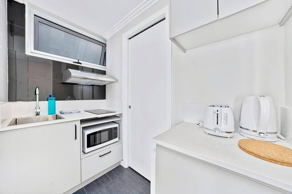 Modern Self-contained Studio At Crows Nest Apartment Sydney