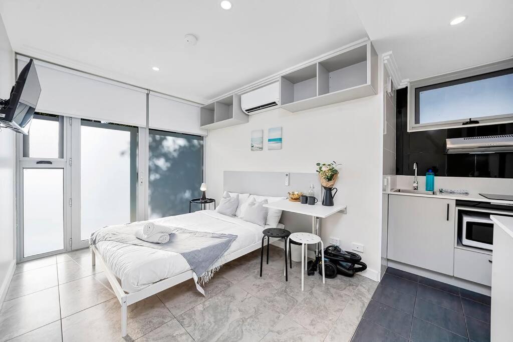 Modern Self-contained Studio At Crows Nest