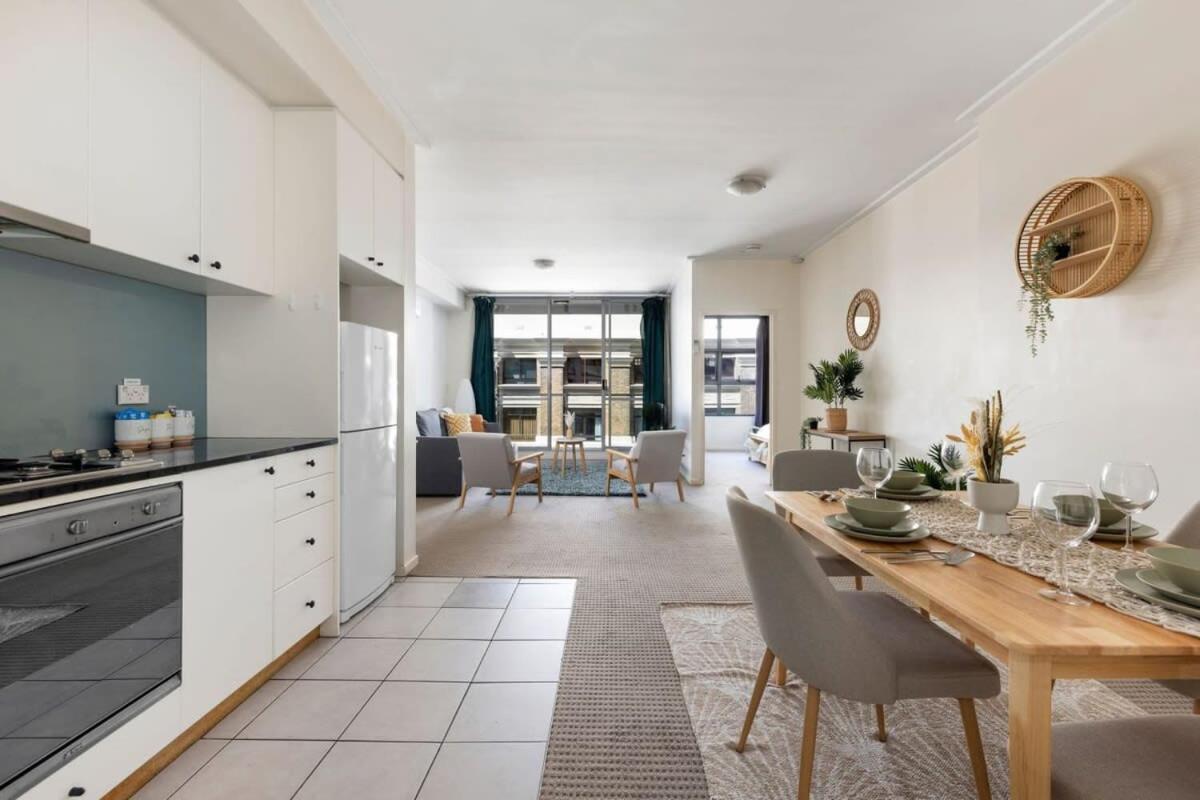 A Plush & Comfy Right Next To Darling Harbour * Sydney
