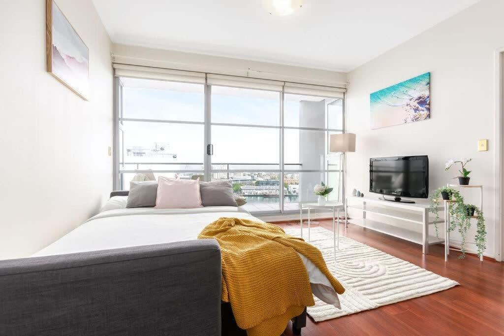 A Comfy & Spacious 2br Harbour View Apartment