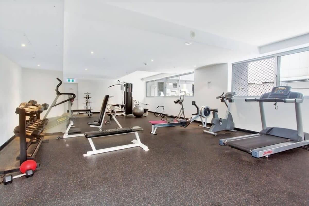 A Comfy & Spacious 2br Harbour View Apartment Sydney