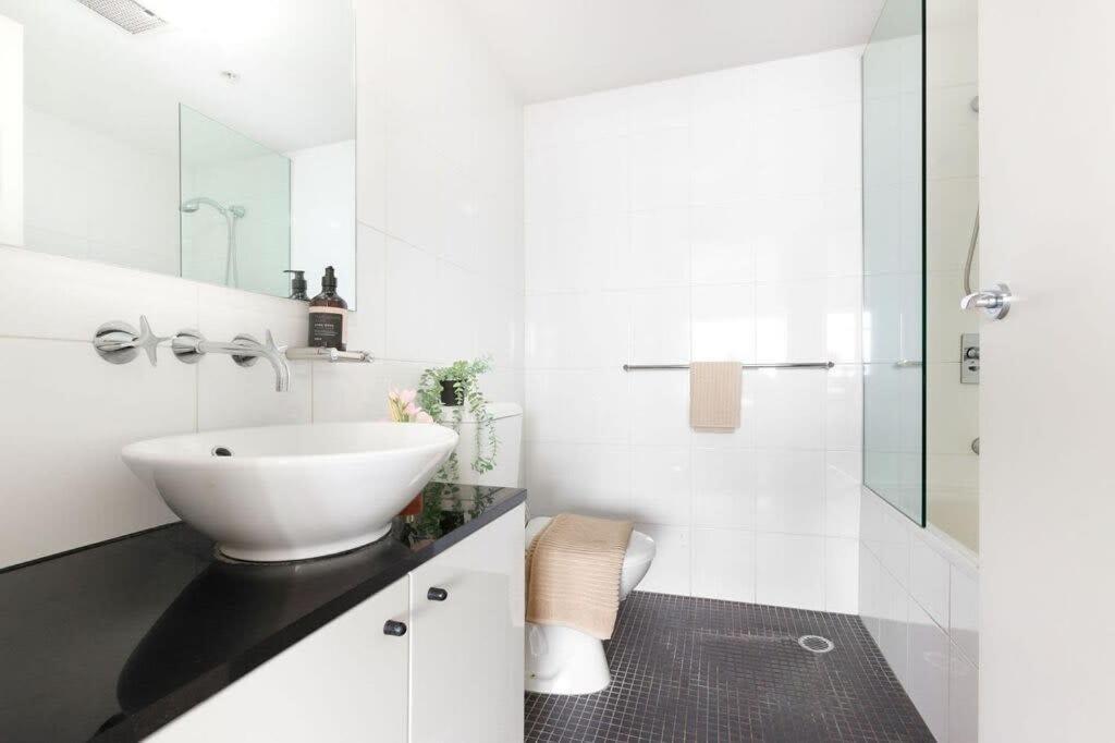 A Comfy & Spacious 2br Harbour View Apartment *