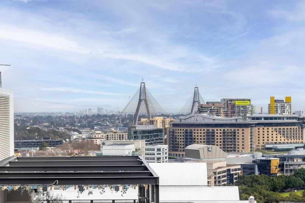 A Comfy & Spacious 2br Harbour View Apartment Sydney