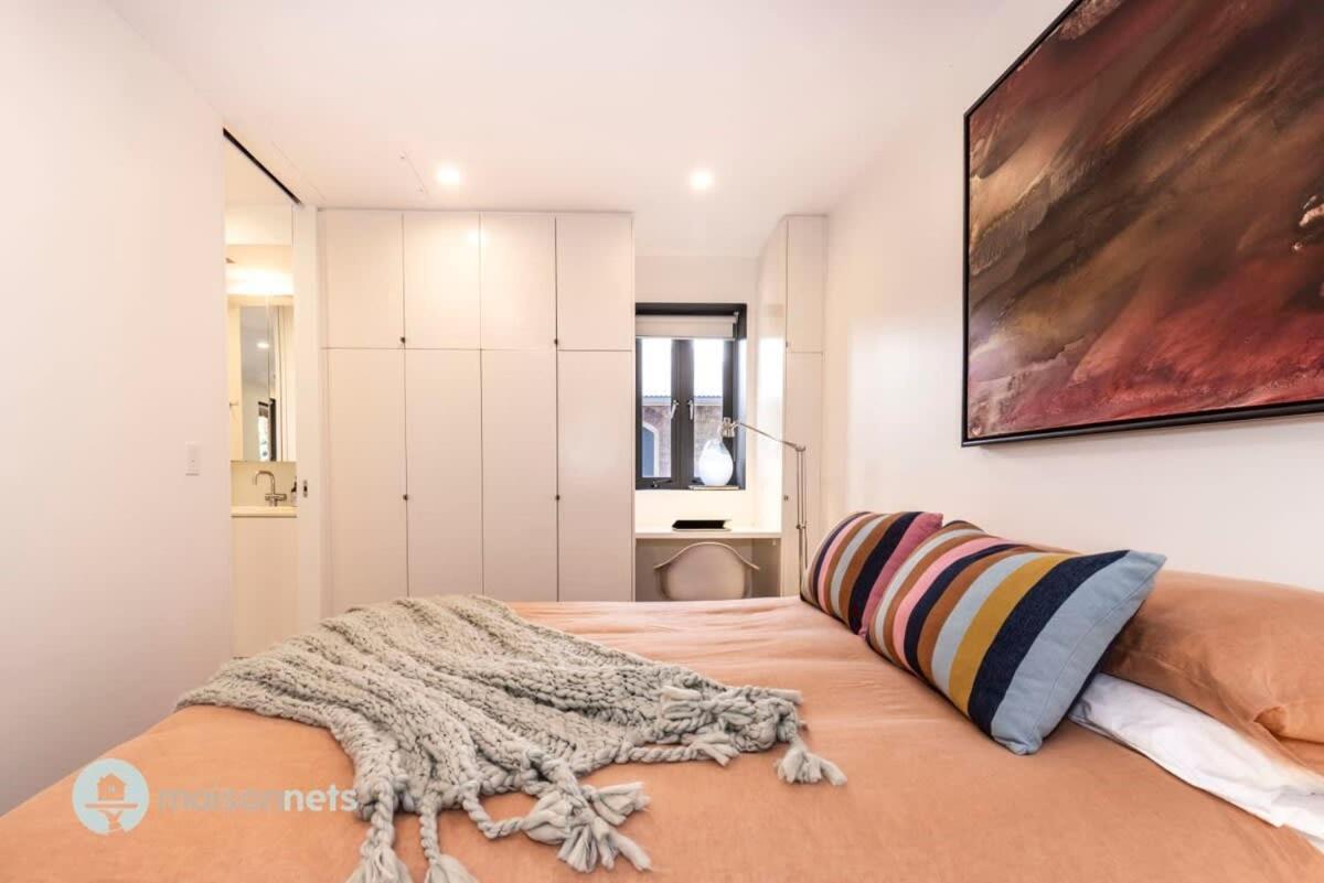 Darlinghurst W A C Balcony Only A Walk To Cbd Apartment Sydney