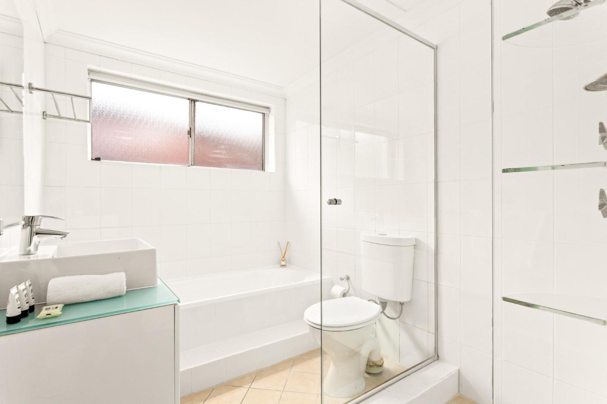 Bright And Convenient Apartment, Close To Shops * Sydney