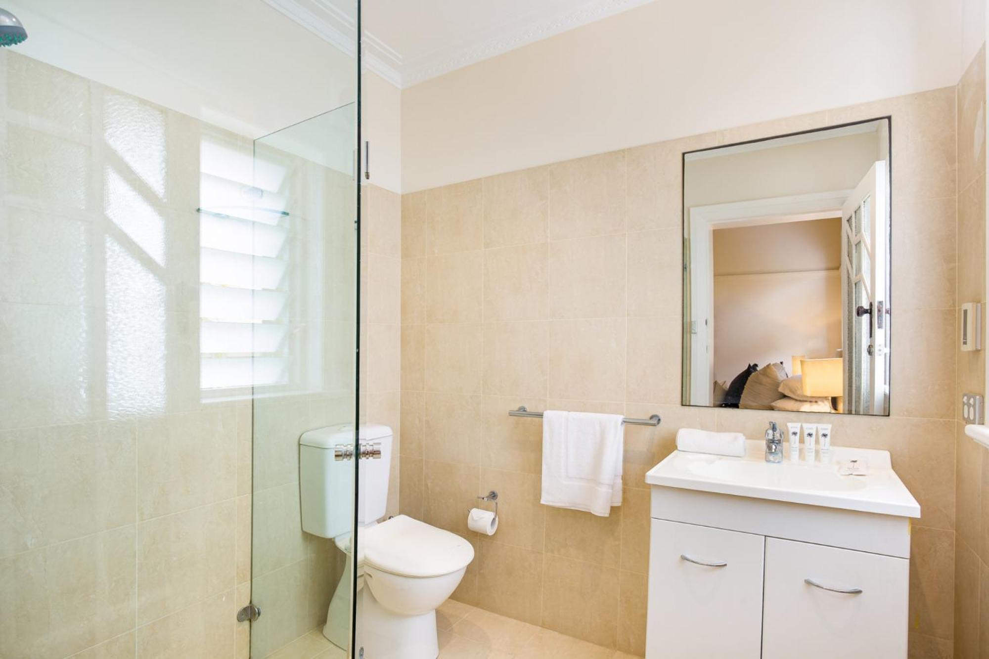 Stunning Ocean Front Manly, Shelly Beach Apartment *