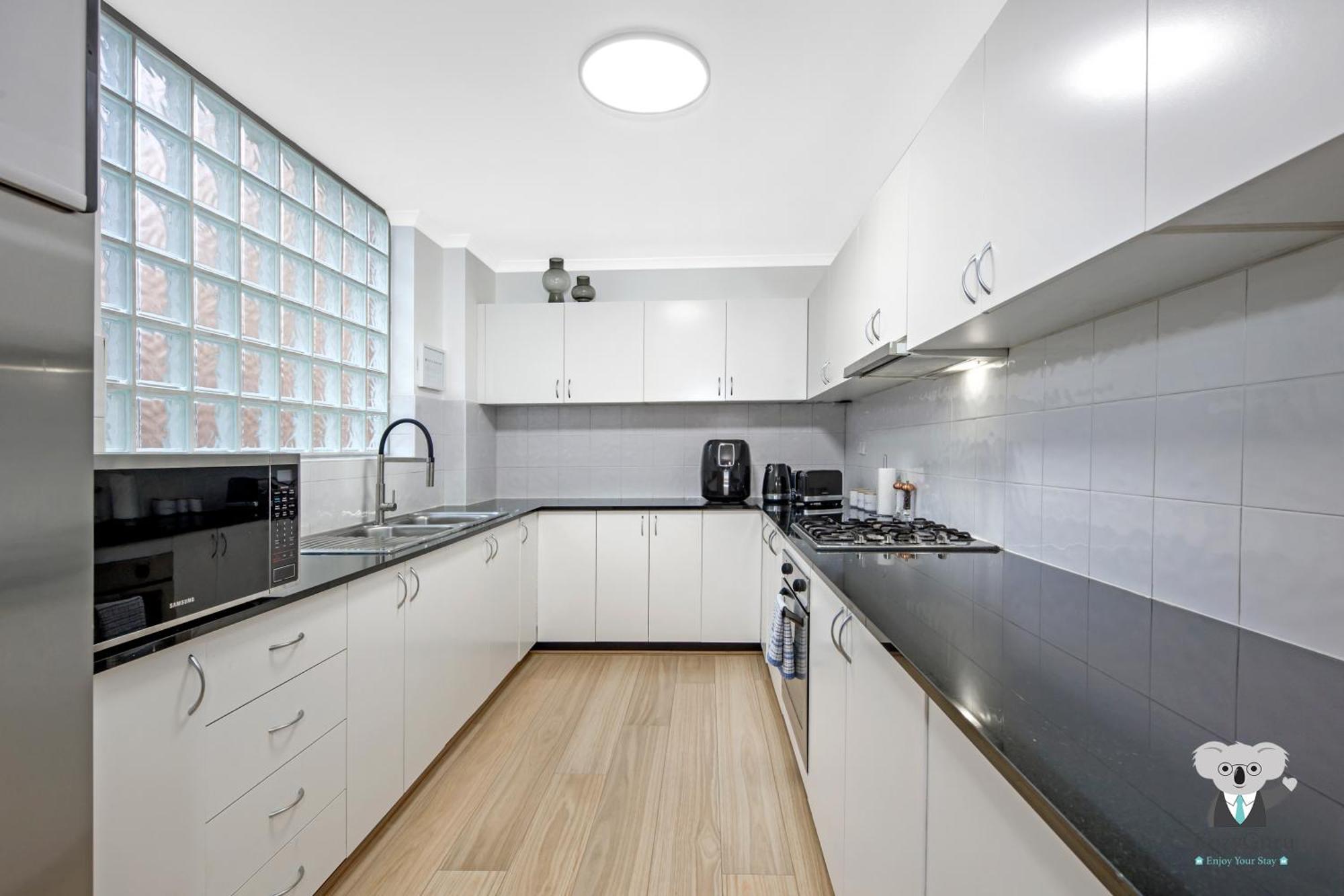 Kozyguru Parramatta 3 Beds Apt Npa033