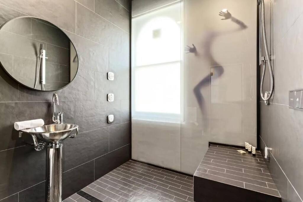 Apartment A Luxury Space With Playstation In Darling Harbour