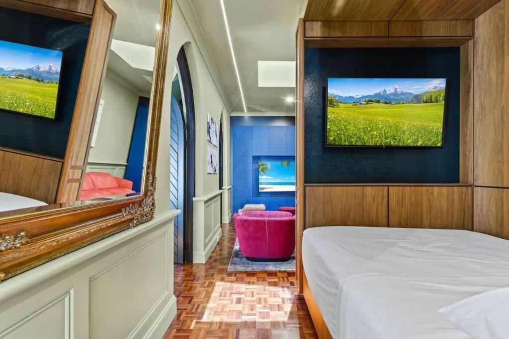 A Luxury Space With Playstation In Darling Harbour Sydney