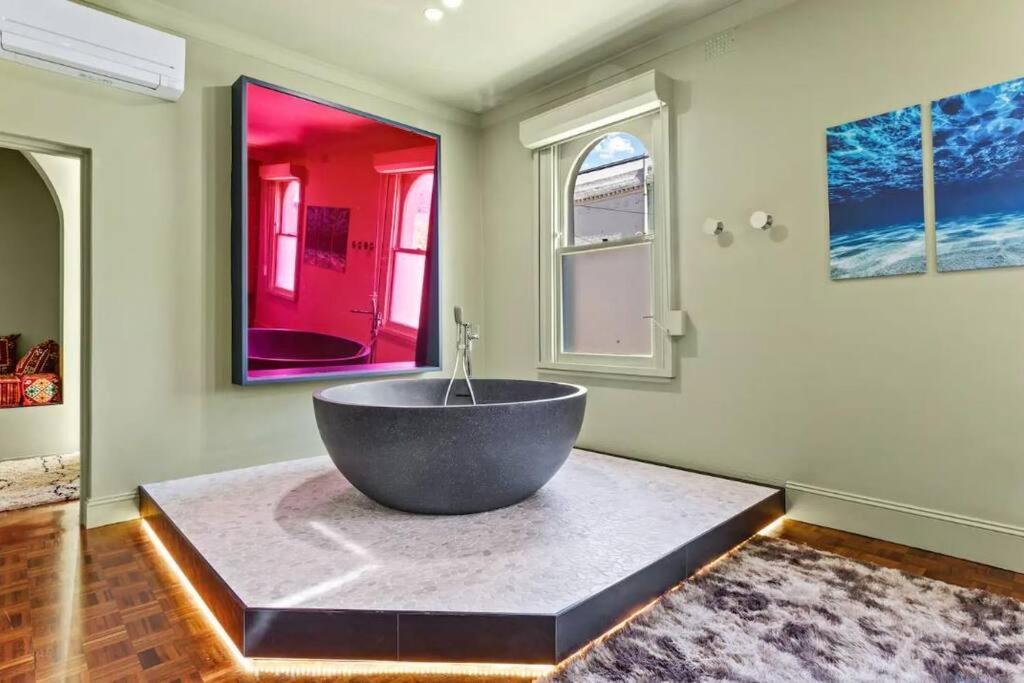 A Luxury Space With Playstation In Darling Harbour Sydney