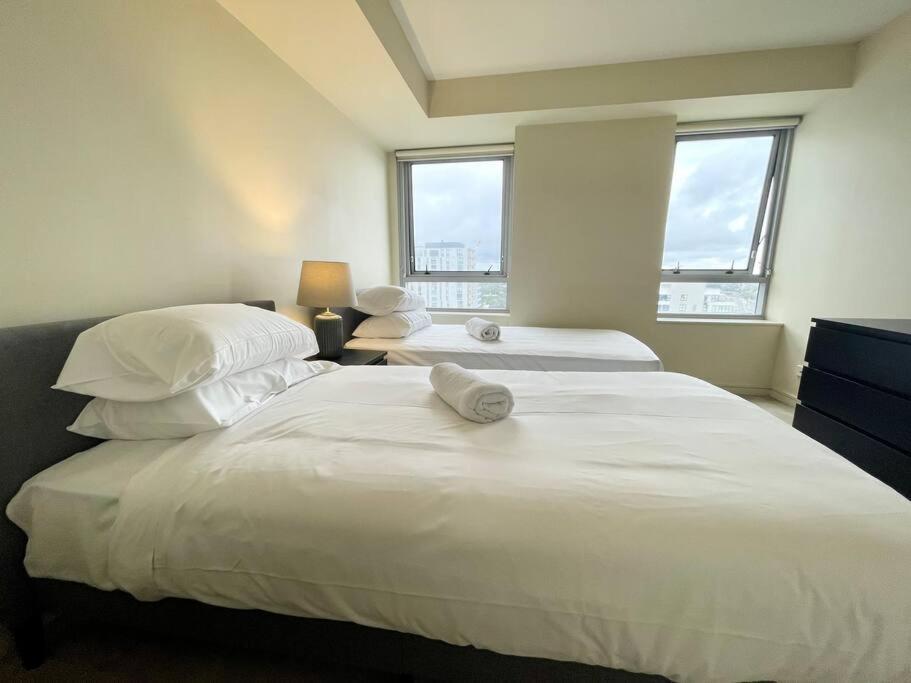 Apartment North 2 Bedroom - Pool Parking Gym Sleeps 6