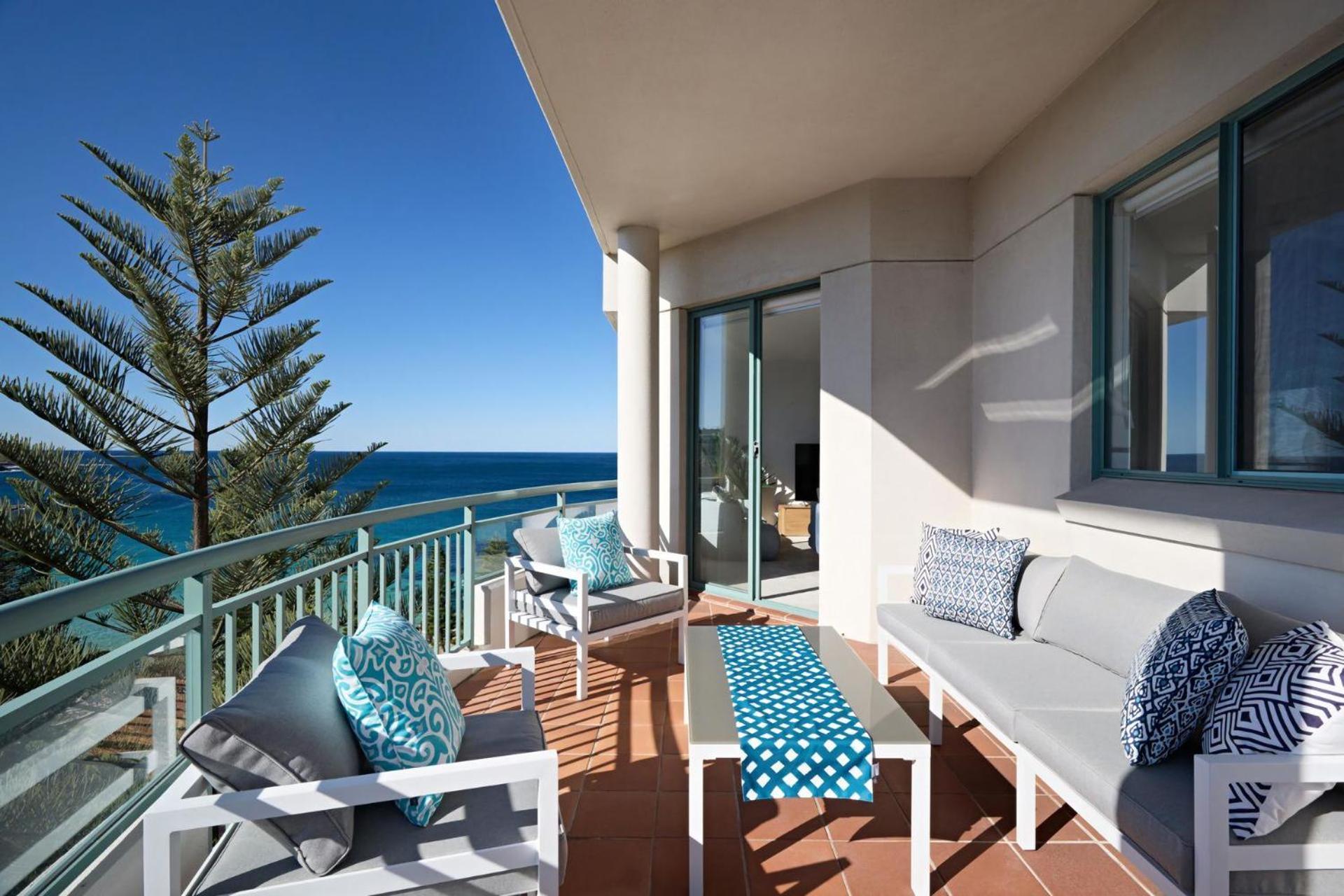 Palm Breeze In Coogee * Sydney