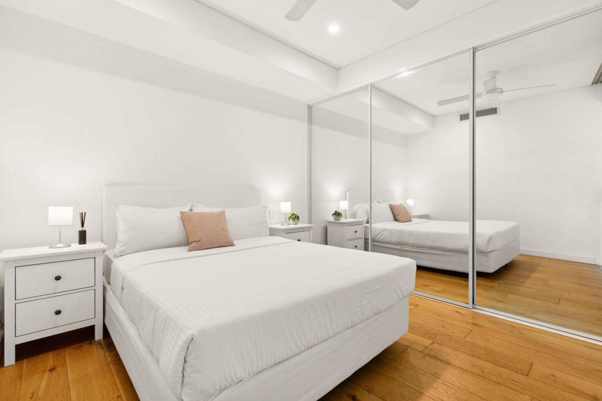 Central, Modern 1 Bedroom With Air-con & Balcony Sydney