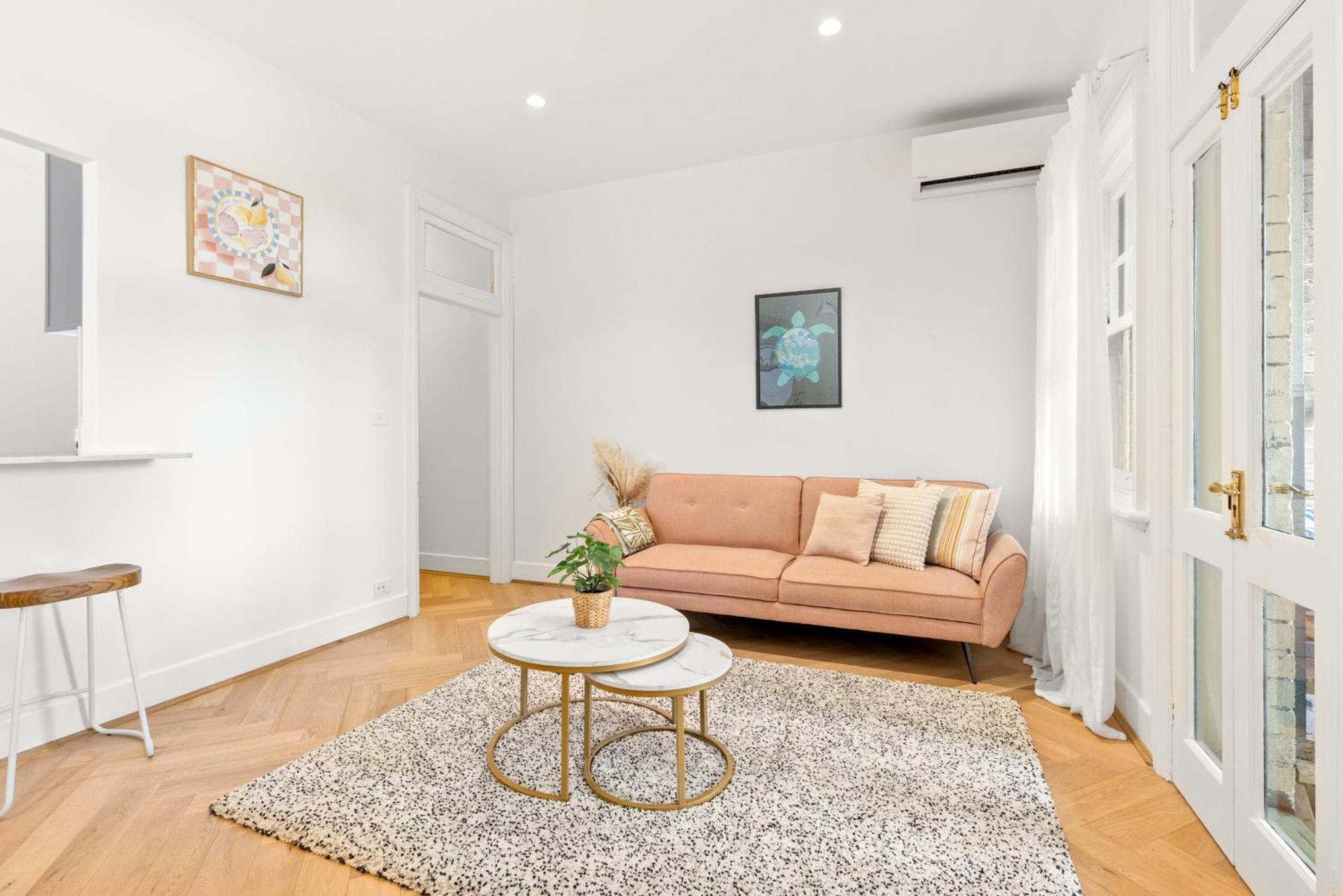 Apartment Family Friendly 2br W/seaview Balcony Sydney