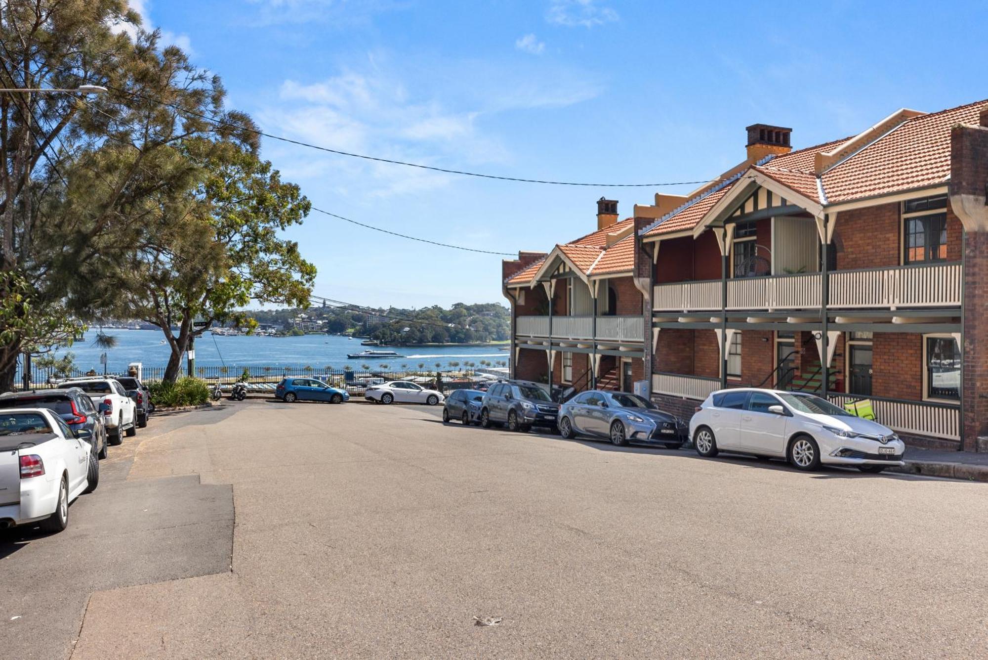 Family Friendly 2br W/seaview Balcony * Sydney