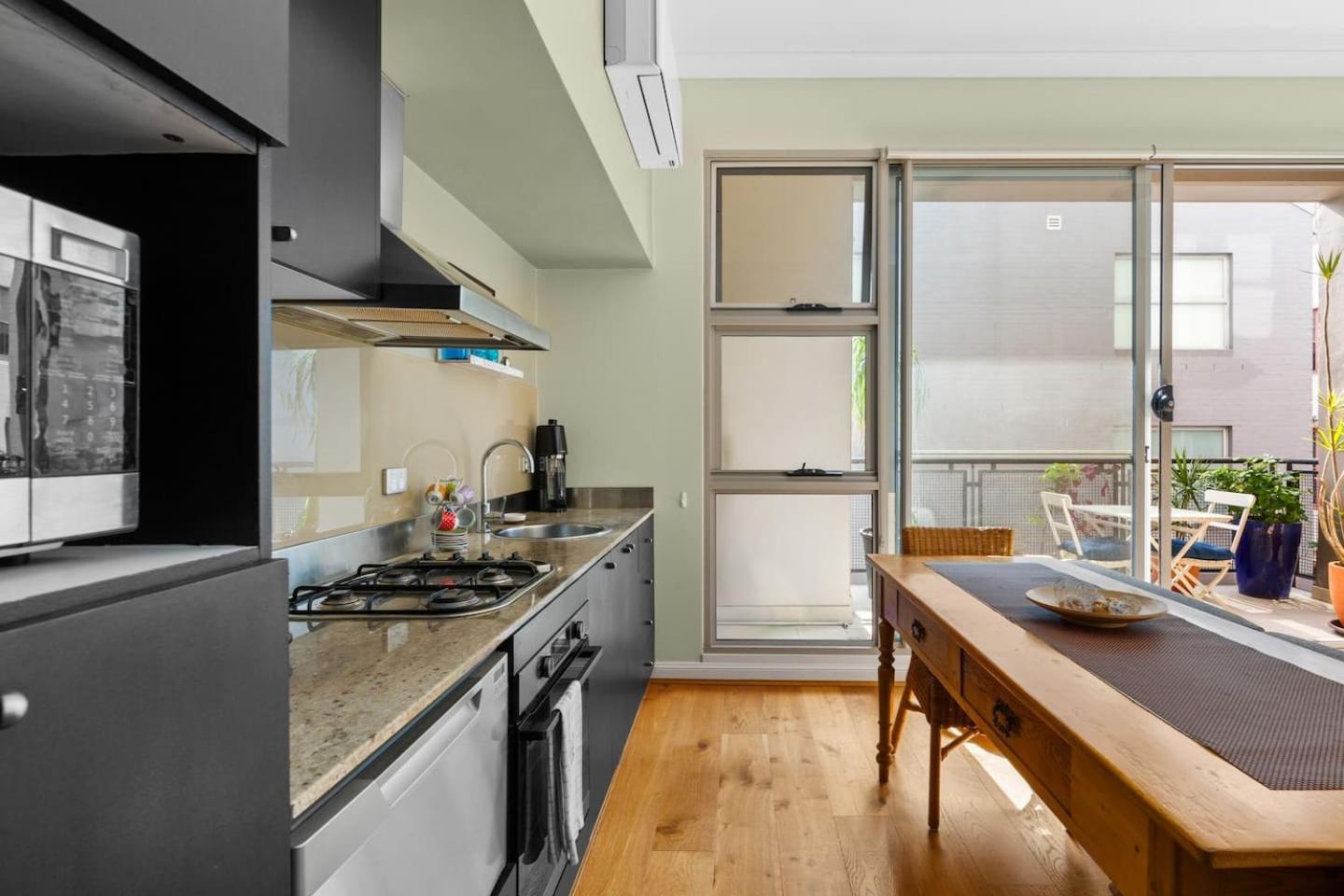 Apartment 'laube 105' Modern Inner-city Sanctuary With Balcony