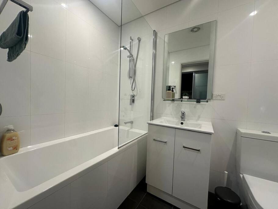 Cozy & Spacious 3 Bedroom House Glebe