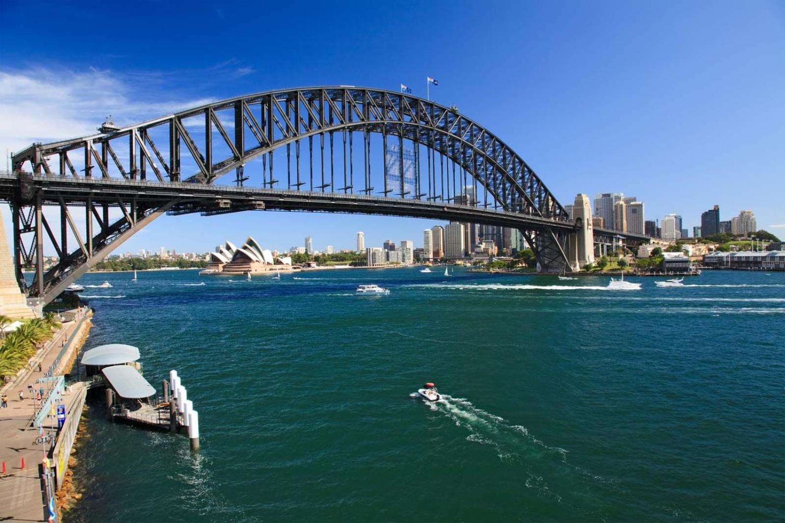 Apartment Family Friendly 2br W/seaview Balcony Sydney