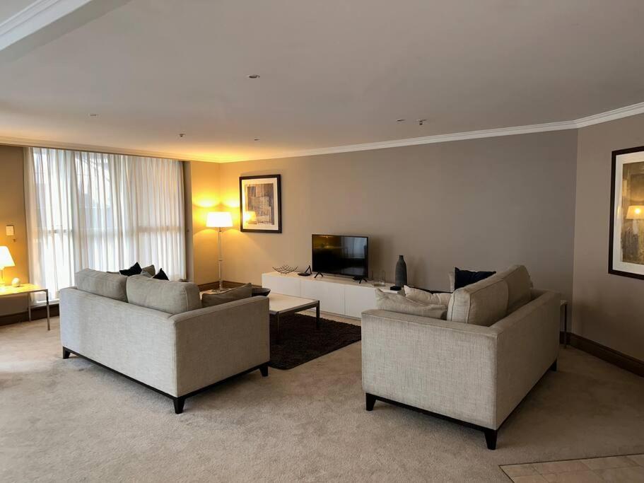 Large Two Bedroom Bon21602 *