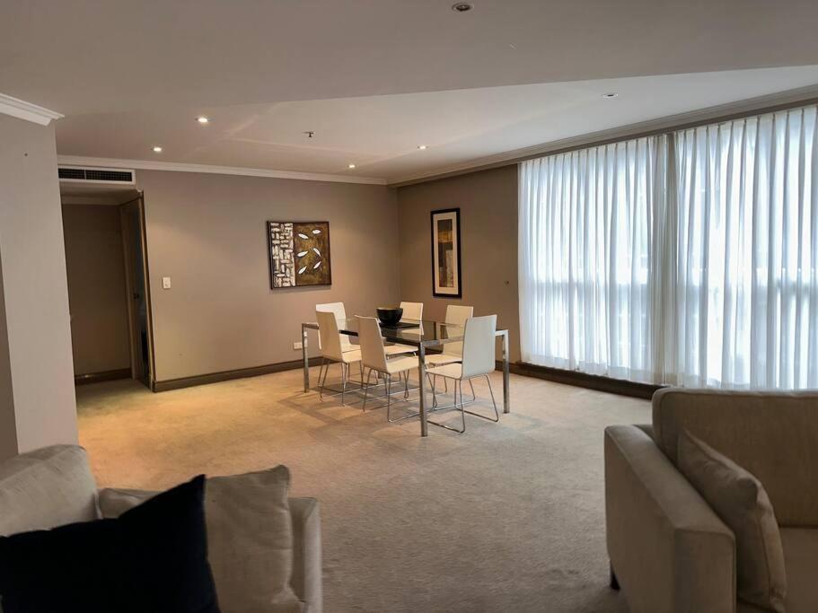 Apartment Large Two Bedroom Bon21602