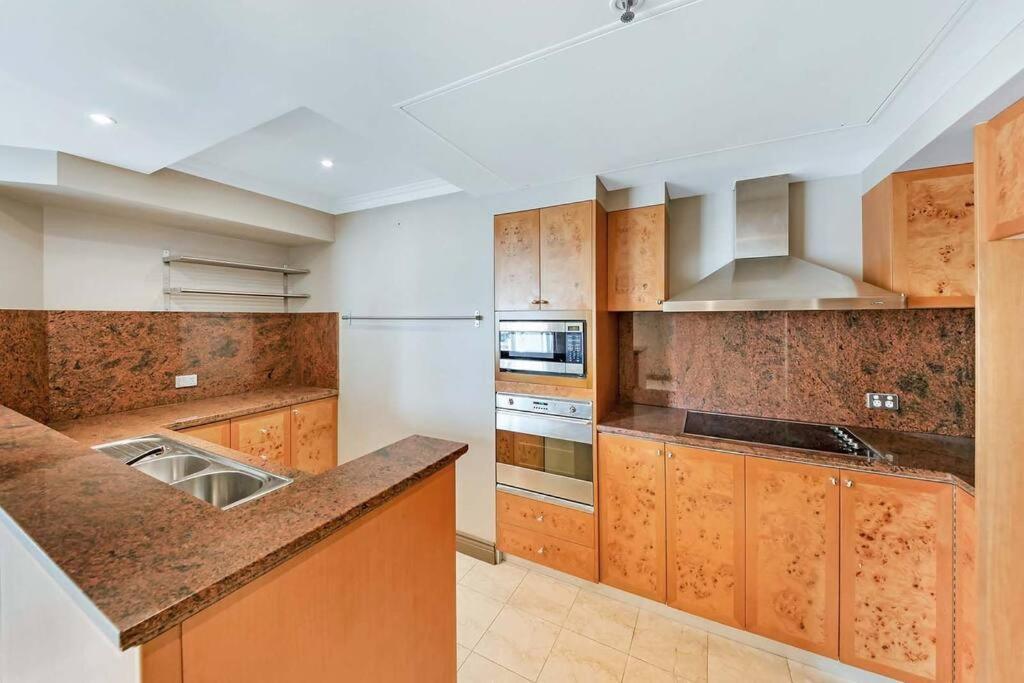 Apartment Large Two Bedroom Bon21602