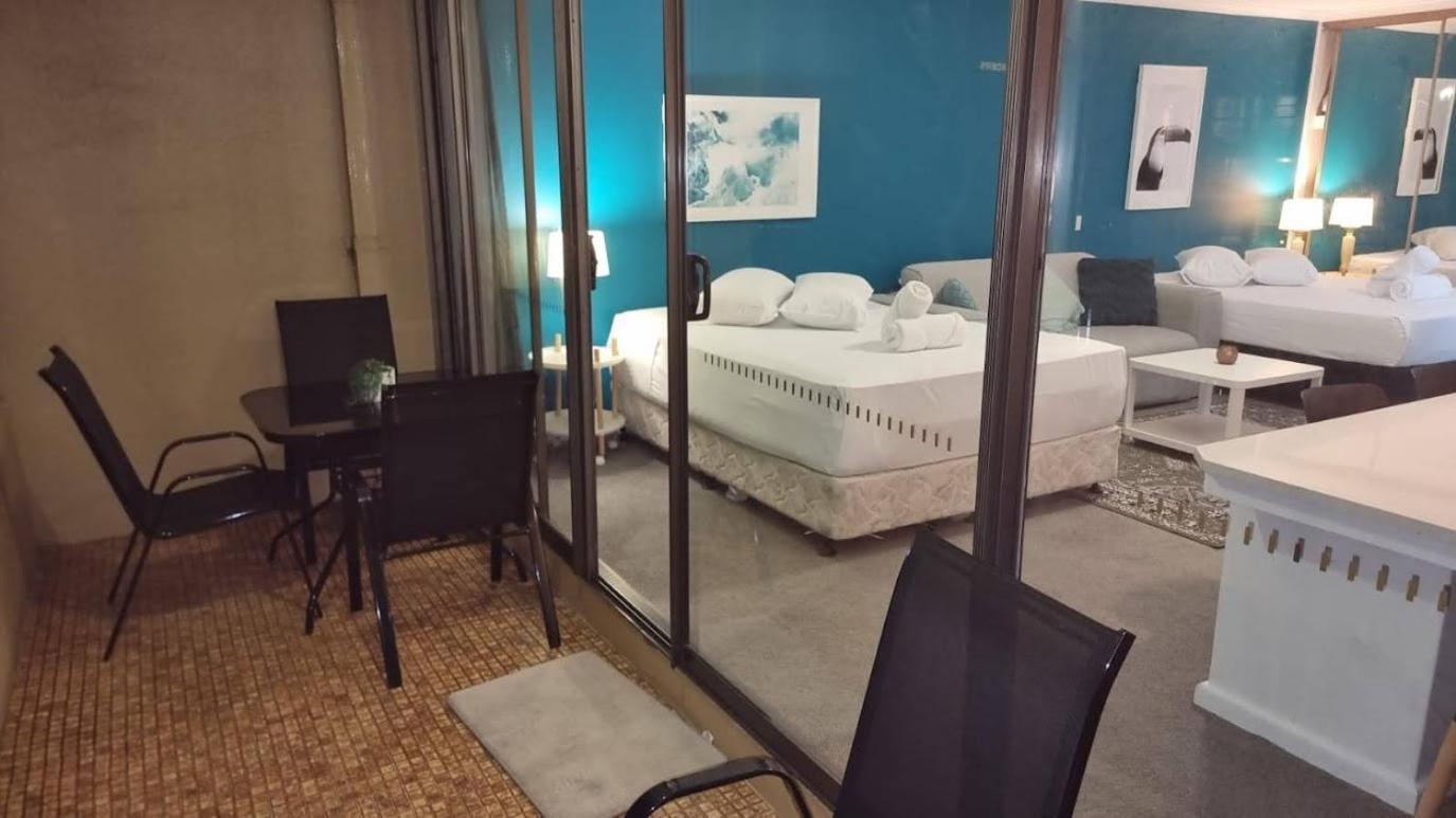 Apartment - Hyde Park Plaza 38 College St