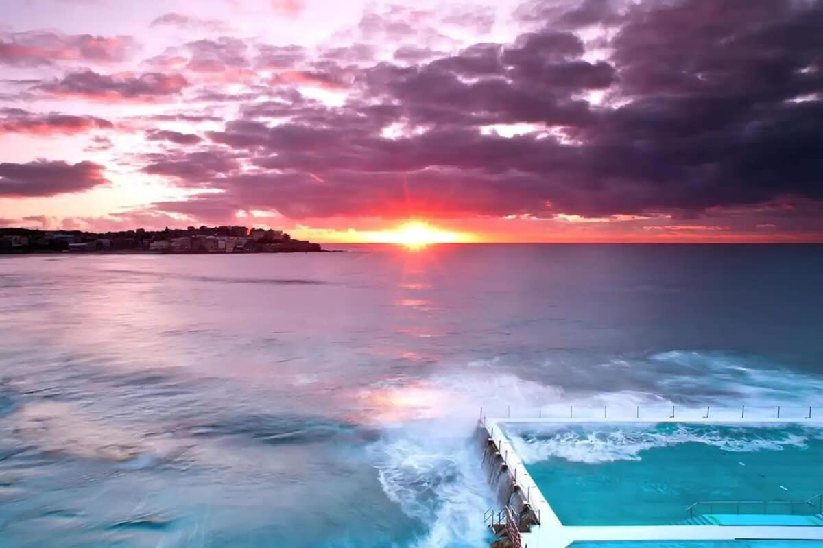 Bondi Beachfront Retreat - Views Apartment
