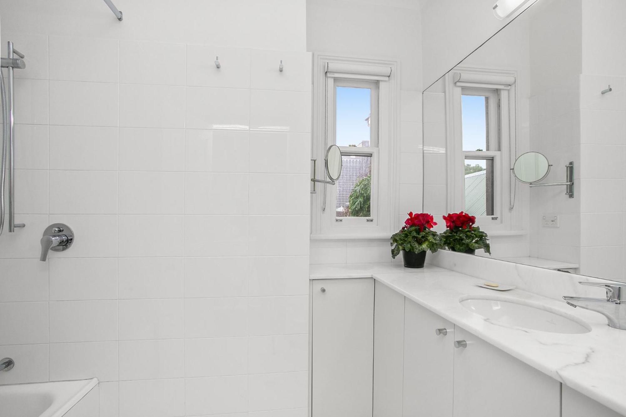 Family Terrace Close To Oxford Street And Cbd Holiday home Sydney