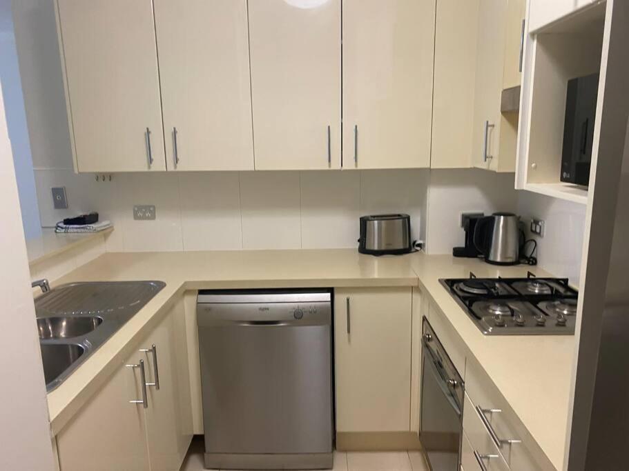 Ultra Convenient St Leonards Her09008 Apartment *