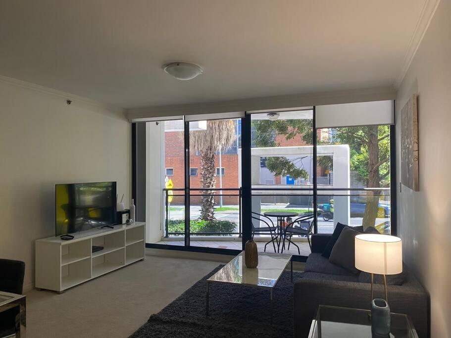 Apartment Ultra Convenient St Leonards Her09008