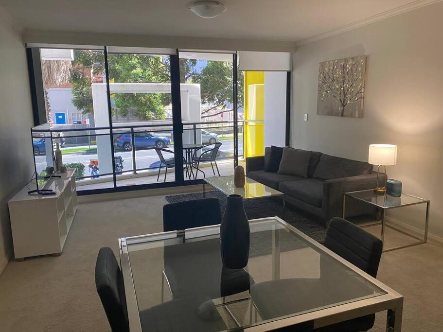 Apartment Ultra Convenient St Leonards Her09008 *