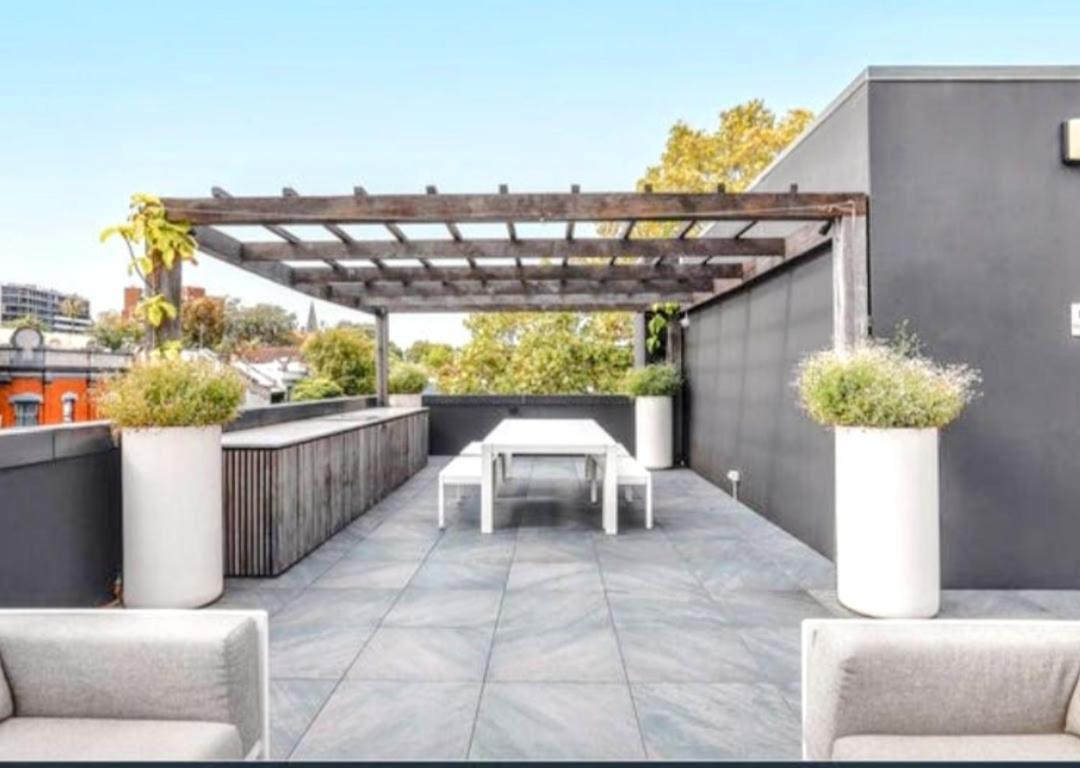 Entire One Bedroom With Rooftop Pool & Private Backyard Apartment Sydney