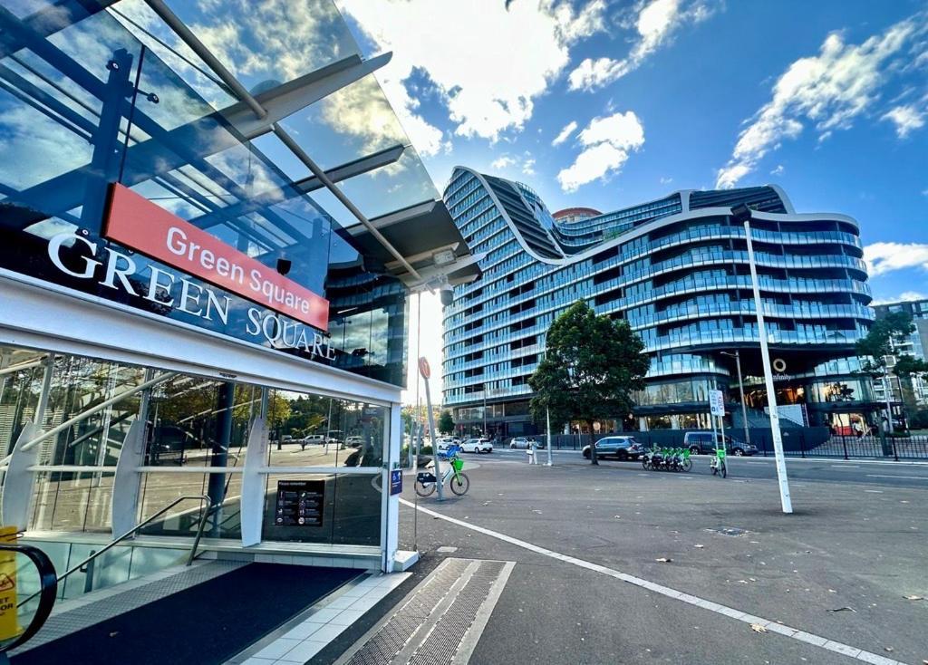 Hotel One Global Square 5*