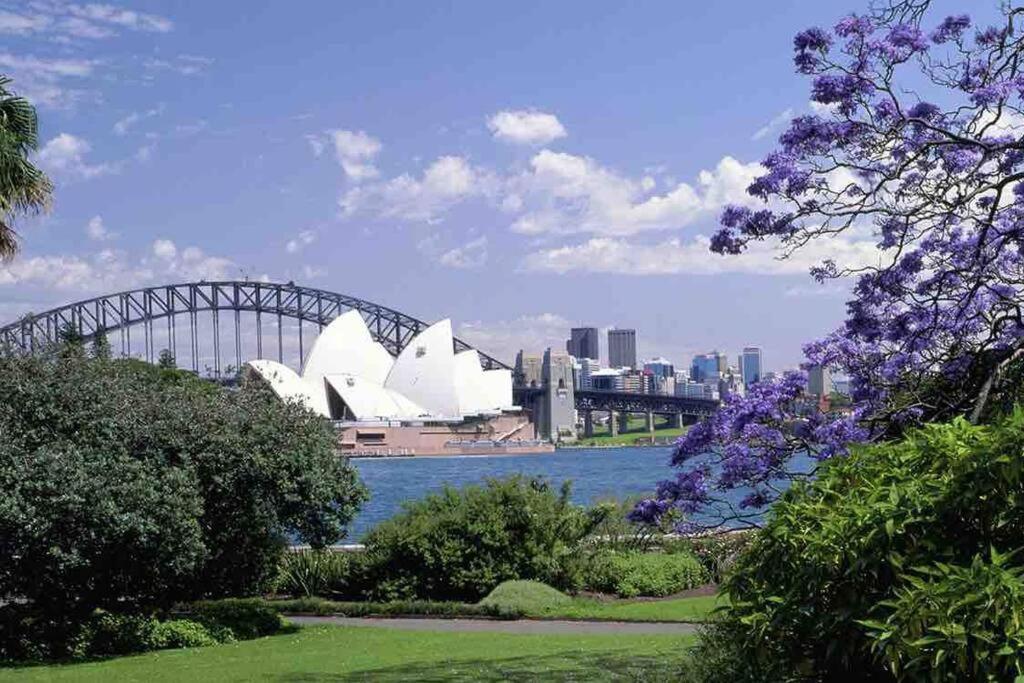 4 Bdrm Terrace With Office Holiday home Sydney