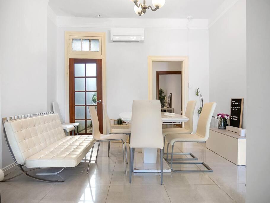 4 Bdrm Terrace With Office Holiday home *